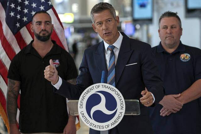 9016298_web1_2025-11-04T164008Z_1_LYNXMPELA30ZQ_RTROPTP_4_USA-SHUTDOWN-TRAVEL