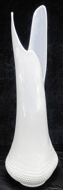 9017719_web1_gtr-SwungVases03