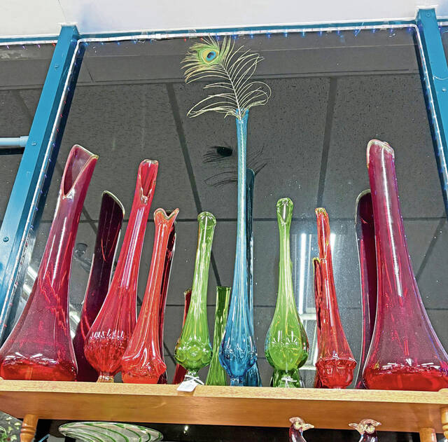 9017719_web1_gtr-SwungVasesYR1A-113025