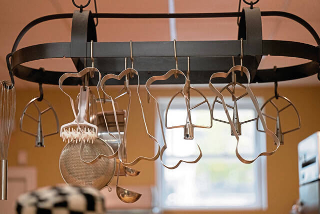 9018030_web1_sew-ThreeDogBakery105-113025