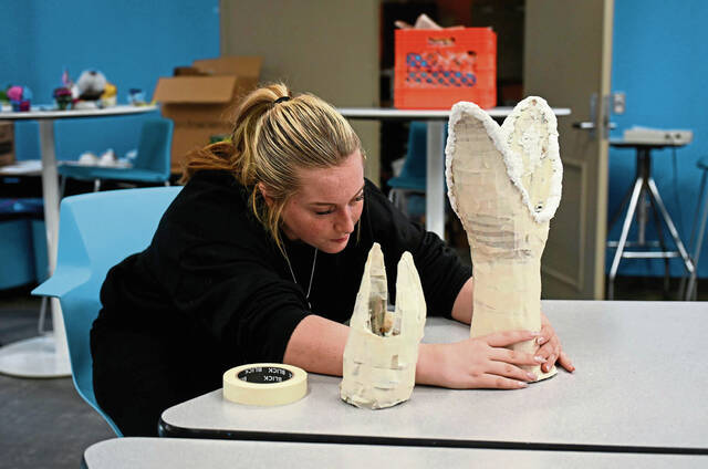 9019484_web1_gtr-CoolClassroom_Leechburg001-110925