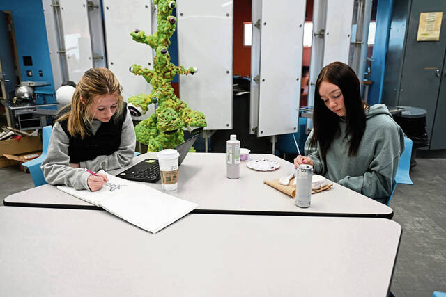 9019484_web1_gtr-CoolClassroom_Leechburg004-110925