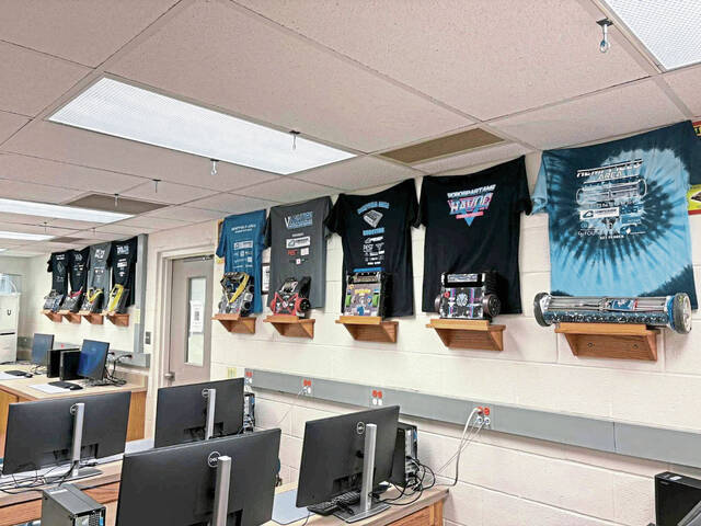 9019484_web1_gtr-CoolClassrooms-Robots