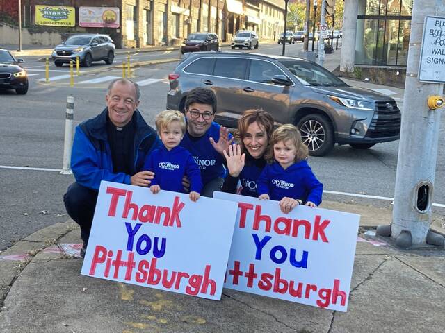 9019563_web1_ptr-OConnorSigns3-110625