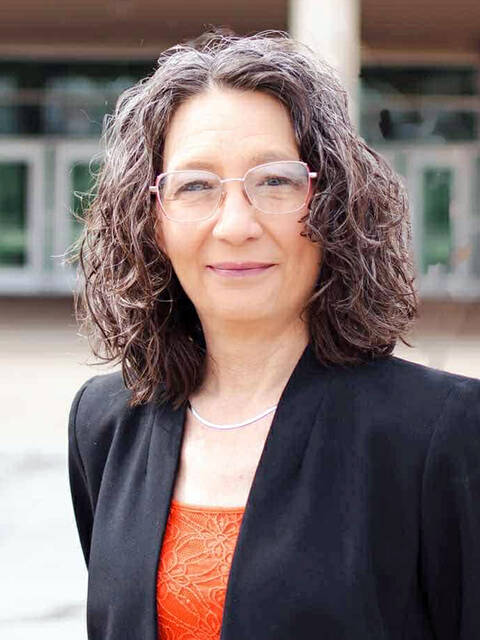 9019761_web1_5-SharonJanosik