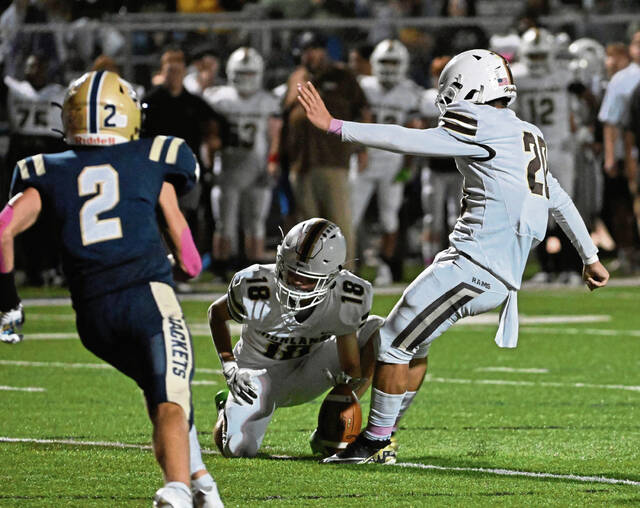 Kicker Jackson Babinsack provides reliable weapon for Highlands in visit to No. 3 Central Valley