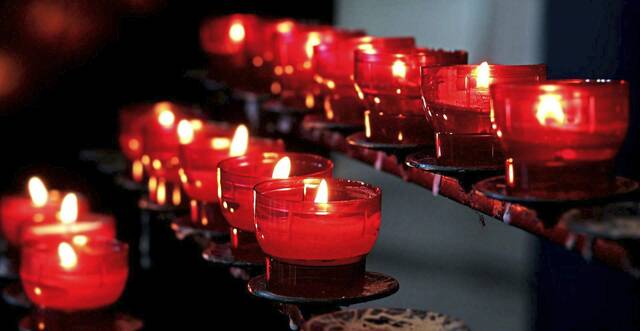 9020256_web1_WEB-church-candles