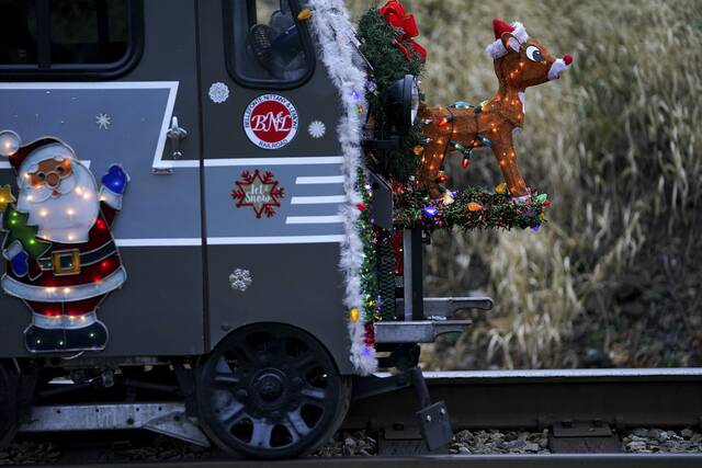 9021132_web1_gtr-LO-RailcarToys14-111322