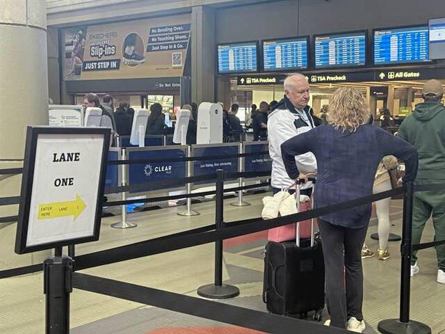 9023904_web1_ptr-airport01-110725