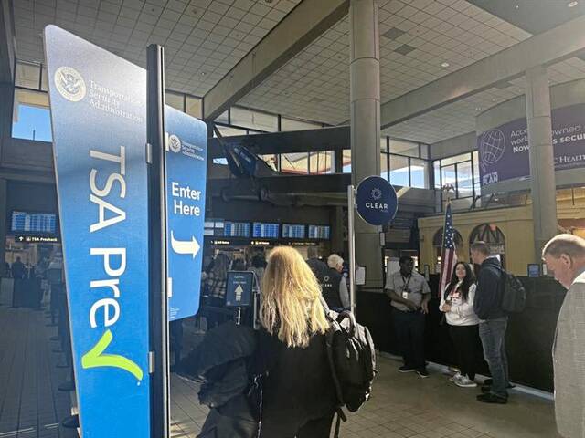 9023904_web1_ptr-airport02-110725