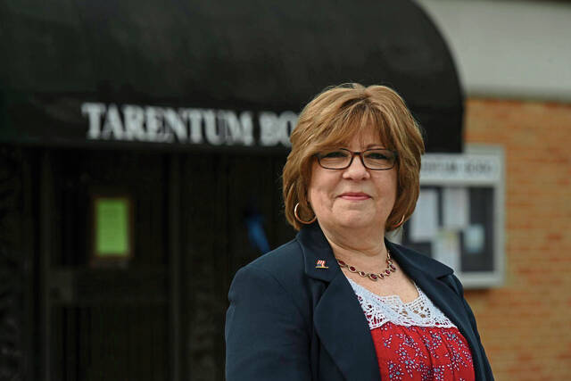 9024293_web1_vnd-carrieretiring-040823-001