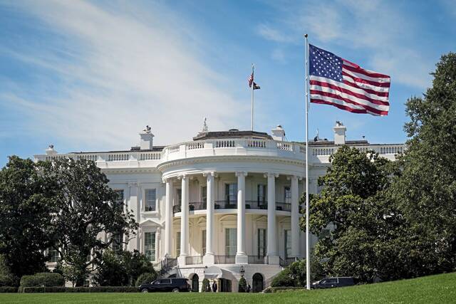 9024361_web1_2025-11-06T160636Z_1_LYNXMPELA510A_RTROPTP_4_USA-TRUMP