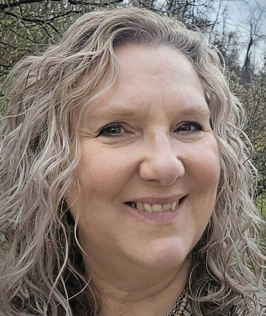 9025377_web1_sig-LisaTrainor