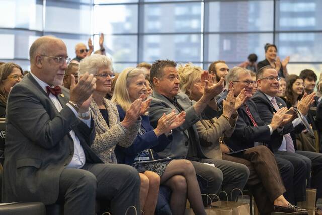 9025595_web1_PTR-penceVisit02-110725