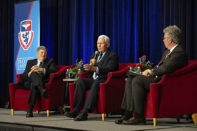 9025595_web1_PTR-penceVisit03-110725