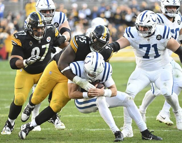 9025661_web1_ptr-steelerscolts16-110325