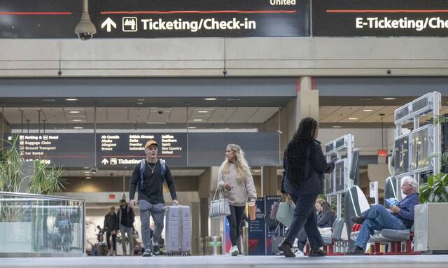 9028056_web1_PTR-flightscancelled103-110825