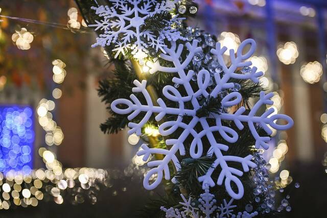 9028388_web1_wep-museumlights005-112424