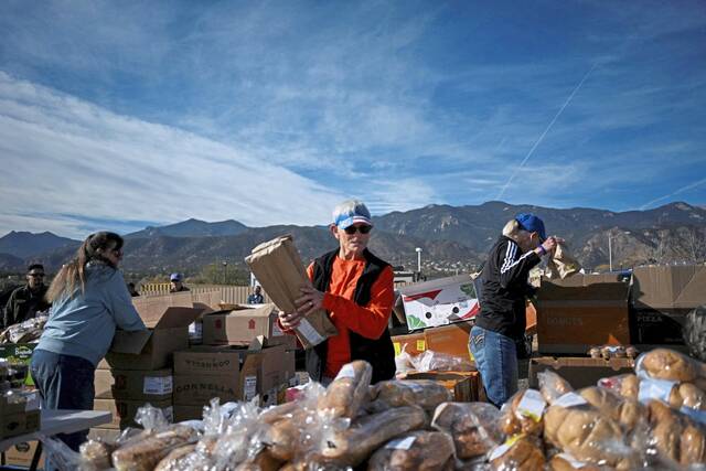 9029046_web1_2025-11-08T020213Z_2_LYNXMPELA700Y_RTROPTP_4_USA-SHUTDOWN-HUNGER