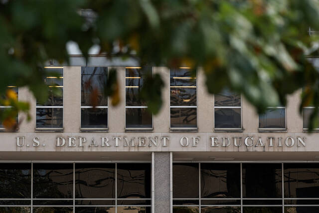 9029328_web1_2025-11-07T214832Z_1377858868_RC2LGHAOHB03_RTRMADP_3_USA-TRUMP-SHUTDOWN-EMAILS