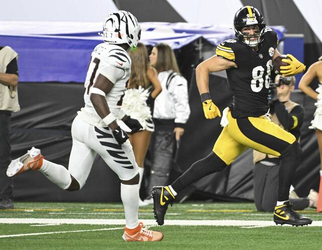 9030669_web1_ptr-SteelersBengals16-101725