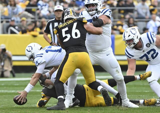 9030669_web1_ptr-SteelersColts03-110325