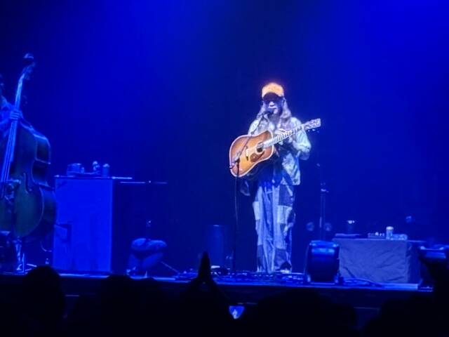 9030733_web1_ptr-billystringsreview2