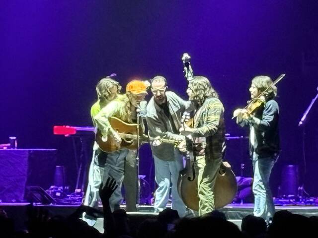 9030733_web1_ptr-billystringsreview3