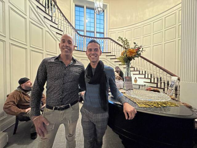 9030937_web1_vnd-ArtOpen-110925