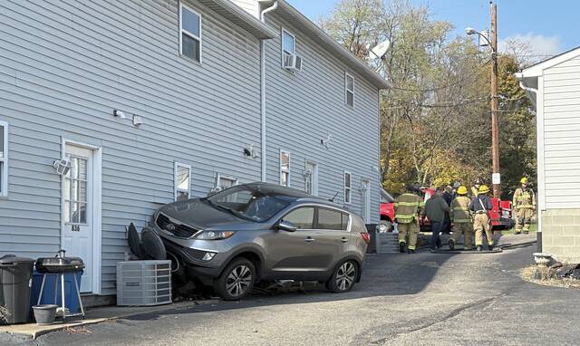 9030976_web1_vnd-SpringVanHitsHouse-110925