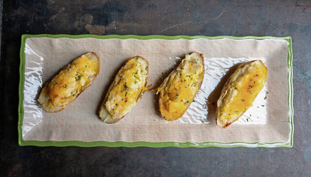 9032289_web1_GTR-ThanksgivingMeal103-113125