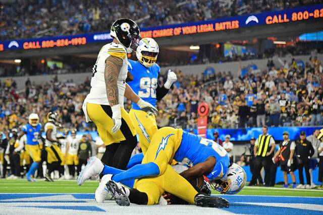 9032577_web1_2025-11-10T021752Z_527538487_MT1USATODAY27549730_RTRMADP_3_NFL-PITTSBURGH-STEELERS-AT-LOS-ANGELES-CHARGERS