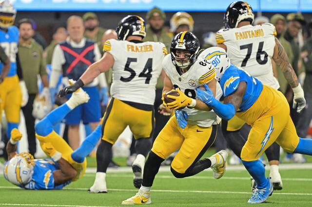 9032577_web1_2025-11-10T022811Z_2465131_MT1USATODAY27549829_RTRMADP_3_NFL-PITTSBURGH-STEELERS-AT-LOS-ANGELES-CHARGERS