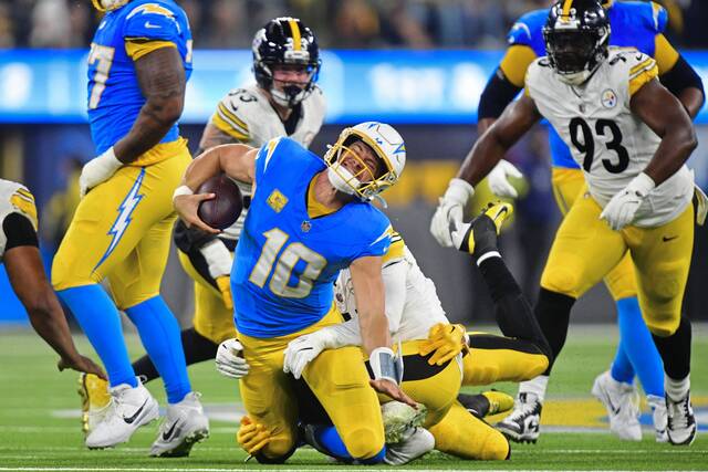 9032577_web1_2025-11-10T024302Z_947290301_MT1USATODAY27549948_RTRMADP_3_NFL-PITTSBURGH-STEELERS-AT-LOS-ANGELES-CHARGERS