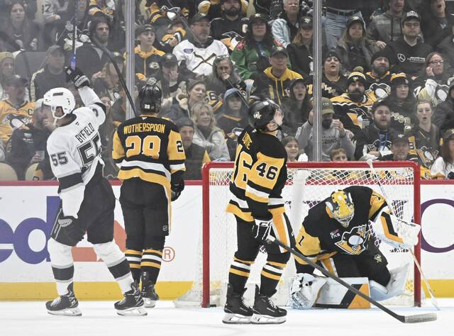 9032592_web1_ptr-PensKings04-111025