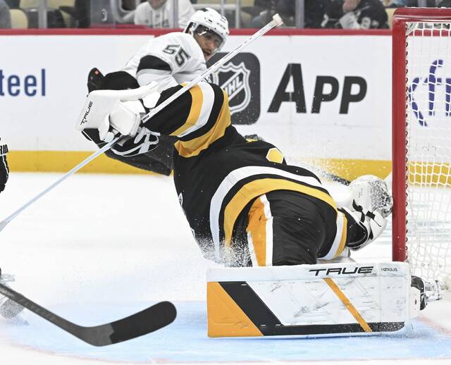 9032592_web1_ptr-PensKings11-111025