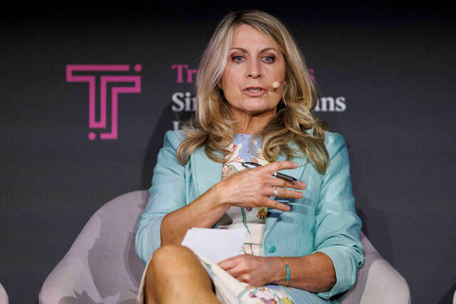 9033716_web1_2025-11-10T015957Z_1800447469_RC2YQ7AE9H2G_RTRMADP_3_BRITAIN-BBC-DAVIE