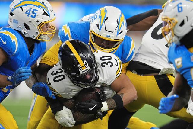 9033984_web1_AP25314100654381