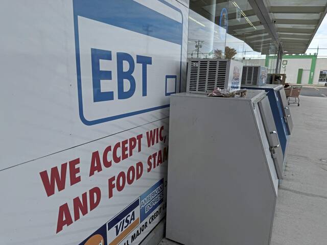 9034089_web1_2025-11-04T162420Z_2_LYNXMPELA30YN_RTROPTP_4_USA-TRUMP-SNAP-LAWSUIT