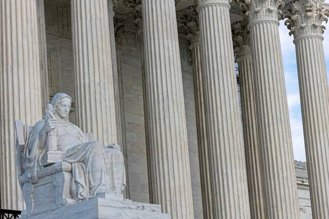 9034237_web1_2025-11-10T113929Z_2_LYNXMPELA90HI_RTROPTP_4_USA-COURT-RASTAFARIAN