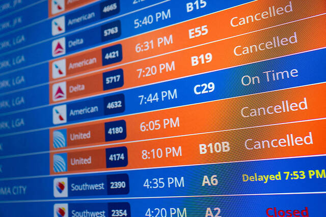 9034314_web1_2025-11-10T161505Z_3_LYNXMPELA90P8_RTROPTP_4_USA-SHUTDOWN-AVIATION