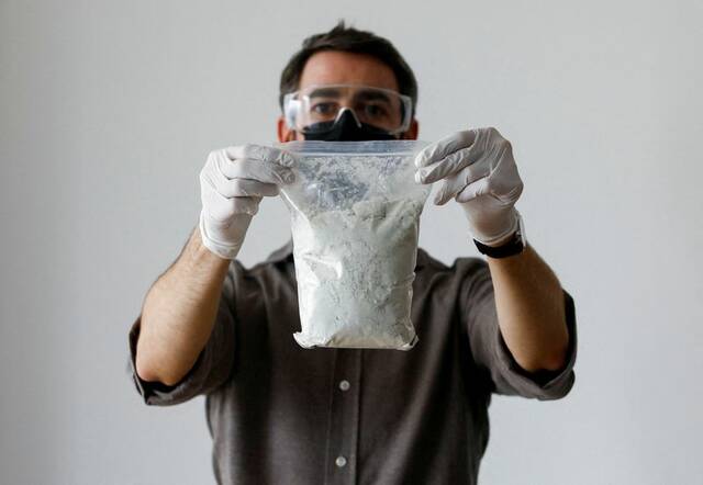 9034530_web1_2025-11-10T045716Z_1_LYNXMPELA906T_RTROPTP_3_USA-TRUMP-CHINA-FENTANYL