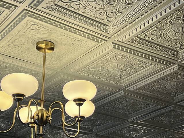 9034869_web1_her-foxhole-112025-4