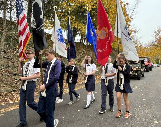 9035424_web1_naj-HCkidsleadparade-121125