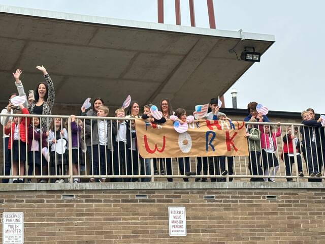 9035424_web1_naj-HCkidswavetovets-121125