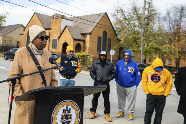 9036104_web1_GTR-PeteHill3-111125