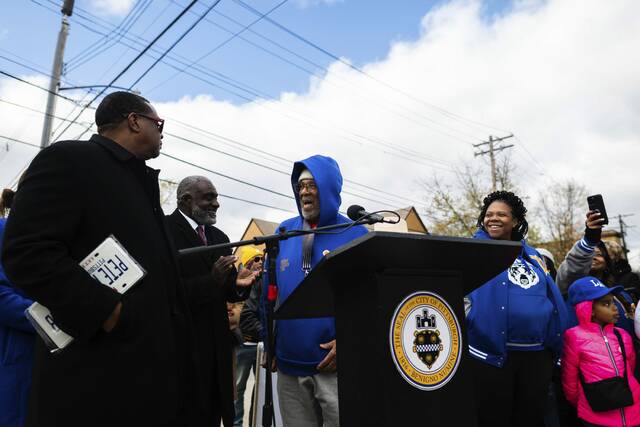 9036104_web1_GTR-PeteHill4-111125