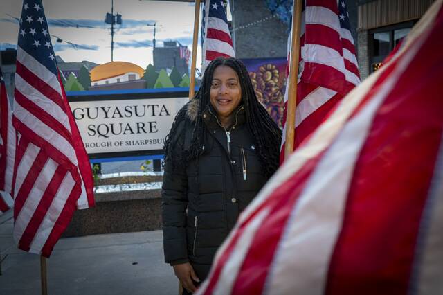 9036727_web1_her-Blackmayor1-112025