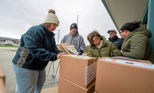 9036975_web1_gtr-TSAfood101-111325