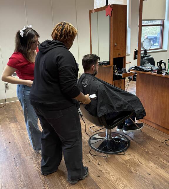 9036997_web1_naj-VeteranHaircut3-112025